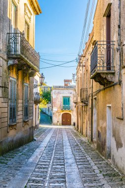 Sicilya, Ital Erice tarihi merkezi köyü dar bir sokakta görünümünü
