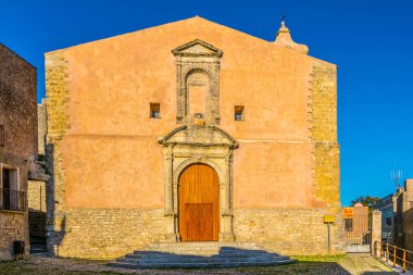 Sicilya köyü Erice, Ital kilisede görünümünü