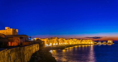Deniz günbatımı, Ital sırasında Sicilya şehrin Trapani görünümünü