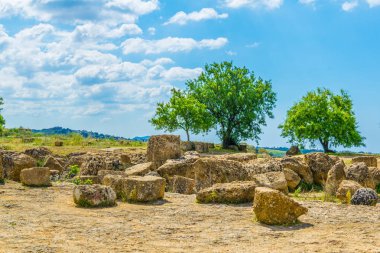 Castore Tapınağı ve tapınaklar Sicilya, Ital bölgesindeki Agrigento yakınlarında vadisinde Polluce görünümünü