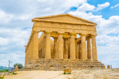 Concordia tapınak tapınak Sicilya, Ital bölgesindeki Agrigento yakınlarında vadisinde görünümünü