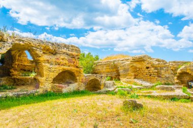 Sicilya, Ital bölgesindeki Agrigento yakınlarında tapınaklar vadisi kalıntıları görünümünü