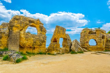 Sicilya, Ital bölgesindeki Agrigento yakınlarında tapınaklar vadisi kalıntıları görünümünü