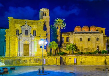 Piazza Bellini chiesa di san cataldo ve chiesa della dell ammiraglio Palermo, Sicilya, Ital içinde hakim gece görünümü