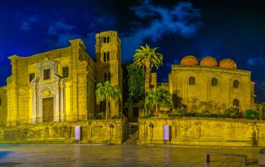 Piazza Bellini chiesa di san cataldo ve chiesa della dell ammiraglio Palermo, Sicilya, Ital içinde hakim gece görünümü