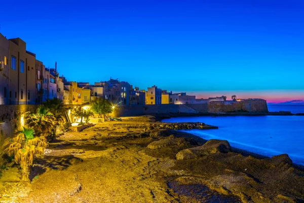 Deniz günbatımı, Ital sırasında Sicilya şehrin Trapani görünümünü