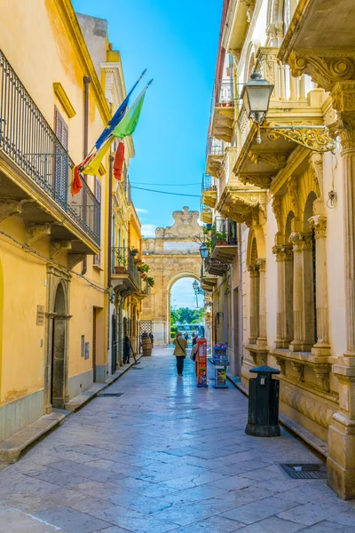 Vista Una Calle Estrecha Marsala Sicilia Ital — Foto de Stock