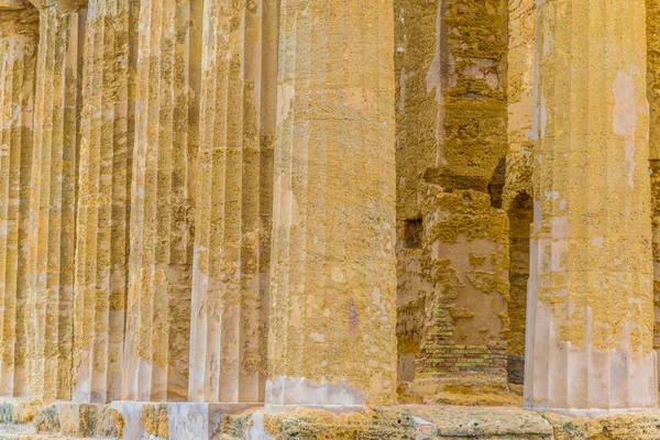 アイタル シチリア島のアグリジェントの近くの寺院の谷のコンコルディア神殿のビュー — ストック写真