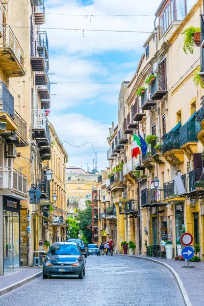 Egy Szűk Utcában Szicíliában Ital Agrigento Történelmi Város Látképe — Stock Fotó