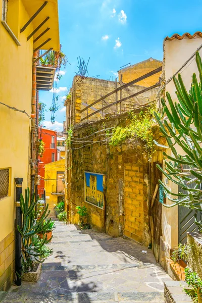 Vista Uma Rua Estreita Cidade Histórica Agrigento Sicília Ital — Fotografia de Stock