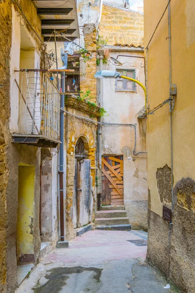 Вид Узкую Улочку Историческом Городе Фадженто Сицилии Италь — стоковое фото