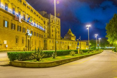 Palazzo dei Normanni Palermo, Sicilya, Ital içinde gece görünümü