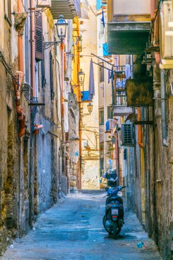 Palermo, Sicilya, Ital dar bir sokakta görünümünü