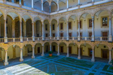 Palermo, Sicilya, Ital Palazzo dei Normanni avlusu