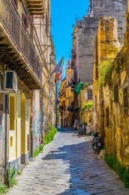 Palermo, Sicilya, Ital dar bir sokakta görünümünü