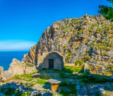 Cefalu, Sicilya, Ital La Rocca Dağı'nda yer alan bir kale kalıntıları