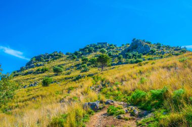 Cefalu, Sicilya, Ital La Rocca Dağı'nda yer alan bir kale kalıntıları
