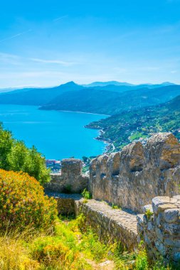 Cefalu, Sicilya, Ital La Rocca Dağı'nda yer alan bir kale kalıntıları