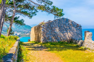 Cefalu, Sicilya, Ital La Rocca Dağı'nda yer alan bir kale kalıntıları