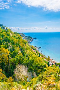 Sicilya city Taormina, Ital yakınındaki kıyı şeridi havadan görünümü