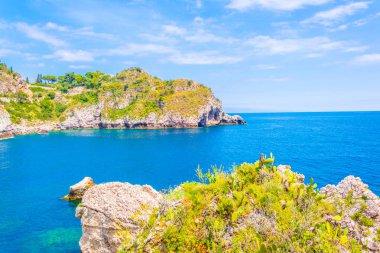 Sicilya city Taormina, Ital yakınındaki kıyı şeridi havadan görünümü