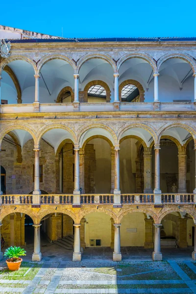 Patio Del Palazzo Dei Normanni Palermo Sicilia Ital — Foto de Stock