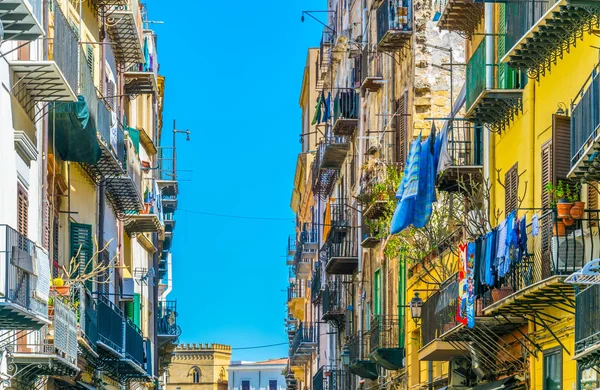 Kilátás Egy Szűk Utcában Palermo Szicília Ital — Stock Fotó