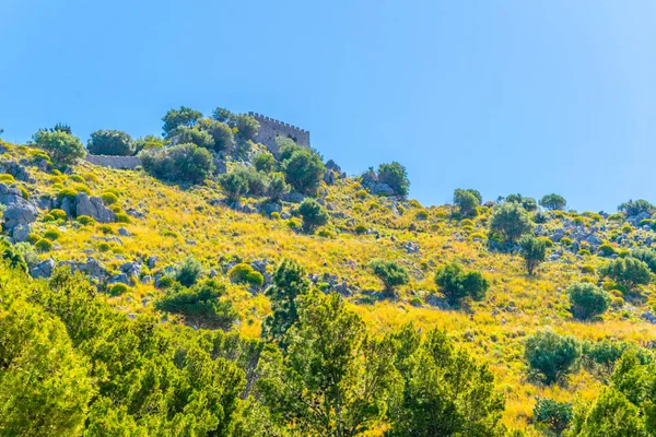チェファル シチリア アイタルのラ ロッカ山に位置する城跡 — ストック写真