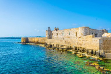 Syracuse, Sicilya, Ital castello maniace görünümünü