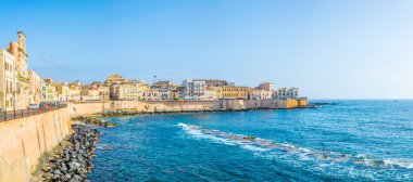 Sicilya, Ital eski kasaba Syracuse çevreleyen sahil gezinti görünümünü