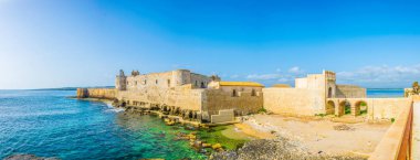 Syracuse, Sicilya, Ital castello maniace görünümünü