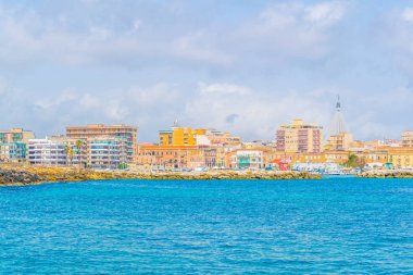 Sicilya, Ital modern şehir Syracuse çevreleyen sahil gezinti görünümünü