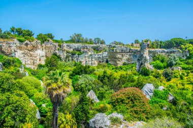 Latomia del paradiso Syracuse, Sicilya, Ital Neapolis Arkeoloji parkında görünümünü