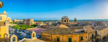 Noto Bazilikası Santissimo Salvatore ve Palazzo Ducezio, Sicilya, Ital de dahil olmak üzere havadan görünümü