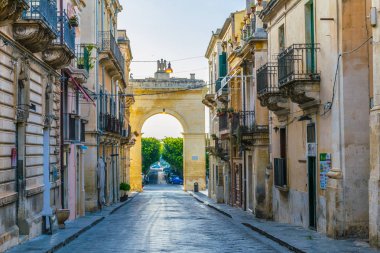 Noto, Sicilya, Ital Porta Reale o Ferdinandea görünümünü