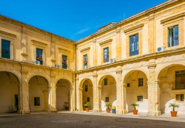 Belediye Binası Modica, Sicilya, Ital avlusu