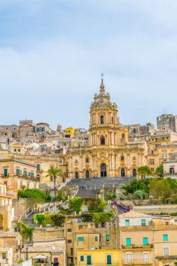 Saint George, Sicilya, Ital Katedrali'ne bakan Modica havadan görünümü