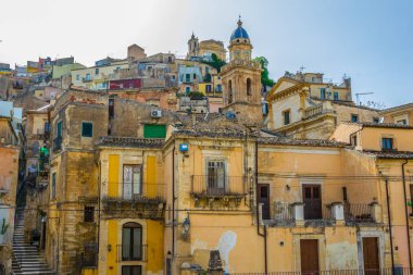 Gök olayları görüntülemek eski kasaba Sicilya şehir Ragusa Ibla, Ital