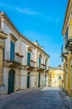 Ragusa, Sicilya, Ital dar bir sokakta görünümünü