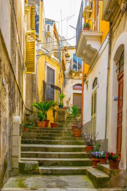 Ragusa, Sicilya, Ital dar bir sokakta görünümünü