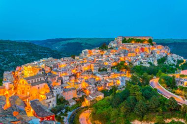 Sicilya şehir Ragusa Ibla, Ital eski şehrin gün batımı görünümü