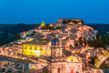 Sicilya şehir Ragusa Ibla, Ital eski şehrin gün batımı görünümü