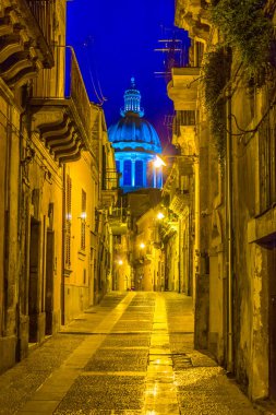 Capitano bocchieri leding san giorgio Ragusa, Sicilya, Ital içinde Katedrali ile gece görünümü