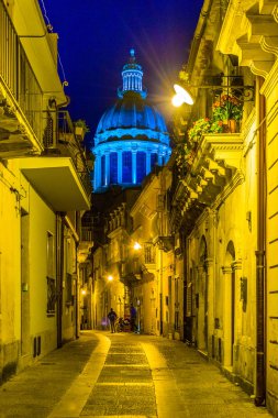 Capitano bocchieri leding san giorgio Ragusa, Sicilya, Ital içinde Katedrali ile gece görünümü