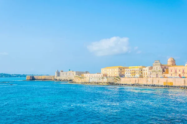 Utsikt Över Strandpromenaden Kring Den Gamla Staden Syrakusa Sicilien Som — Stockfoto