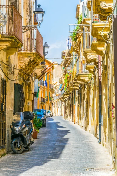 Vista Una Calle Estrecha Siracusa Sicilia Ital — Foto de Stock
