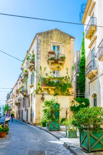 Vista Uma Rua Estreita Siracusa Sicília Ital — Fotografia de Stock