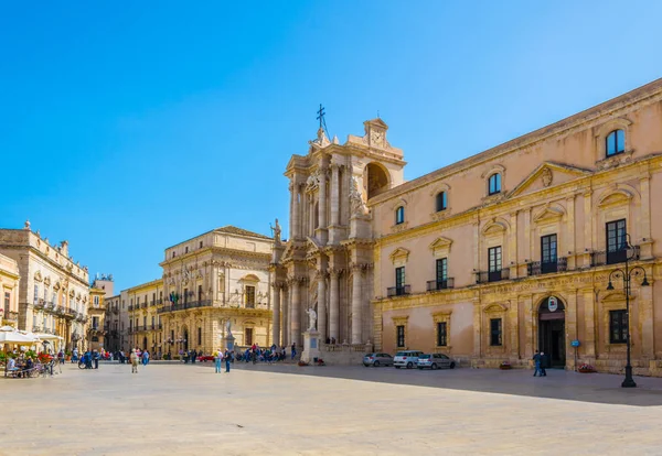 Emberek Sétálnak Piazza Duomo Syracuse Szicília Ital — Stock Fotó