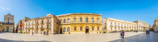 Pessoas Estão Passeando Piazza Duomo Siracusa Sicília Ital — Fotografia de Stock