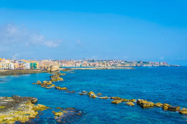 Utsikt Över Strandpromenaden Kring Den Moderna Staden Syrakusa Sicilien Ital — Stockfoto